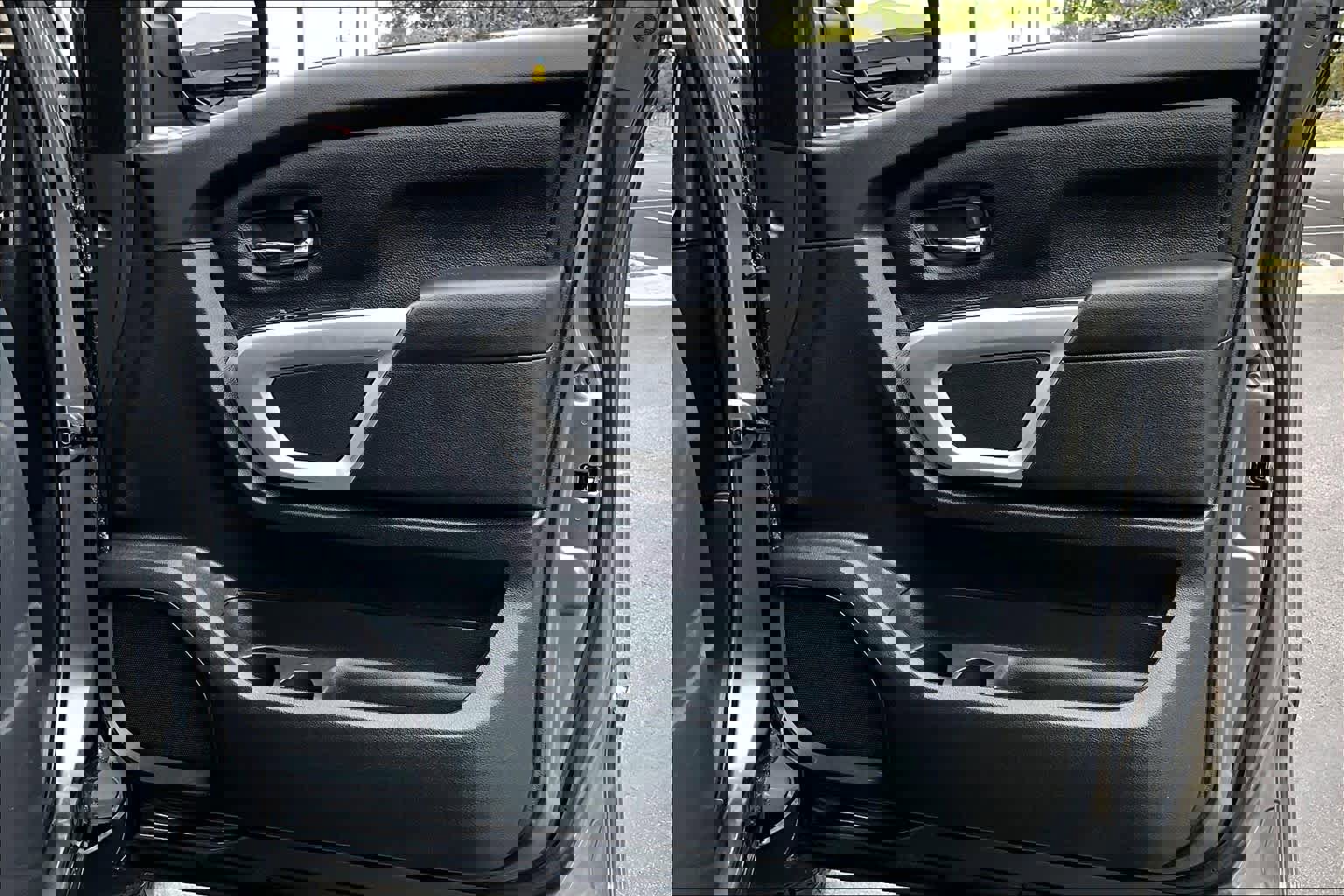 Used 2024 Nissan Titan SV w/ Accessory Utility Package image 44