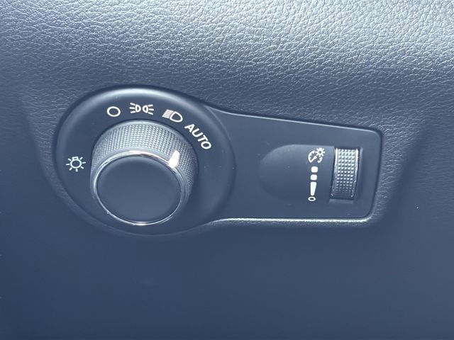 Used 2024 Jeep Compass Sport image 28