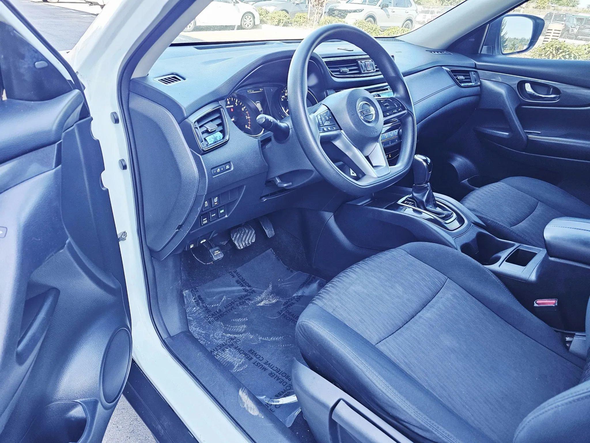 Used 2017 Nissan Rogue S image 9