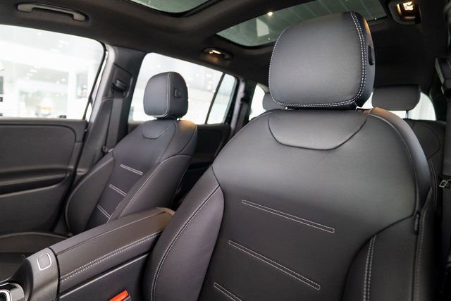 New 2026 Mercedes-Benz GLB 35 AMG 4MATIC image 5