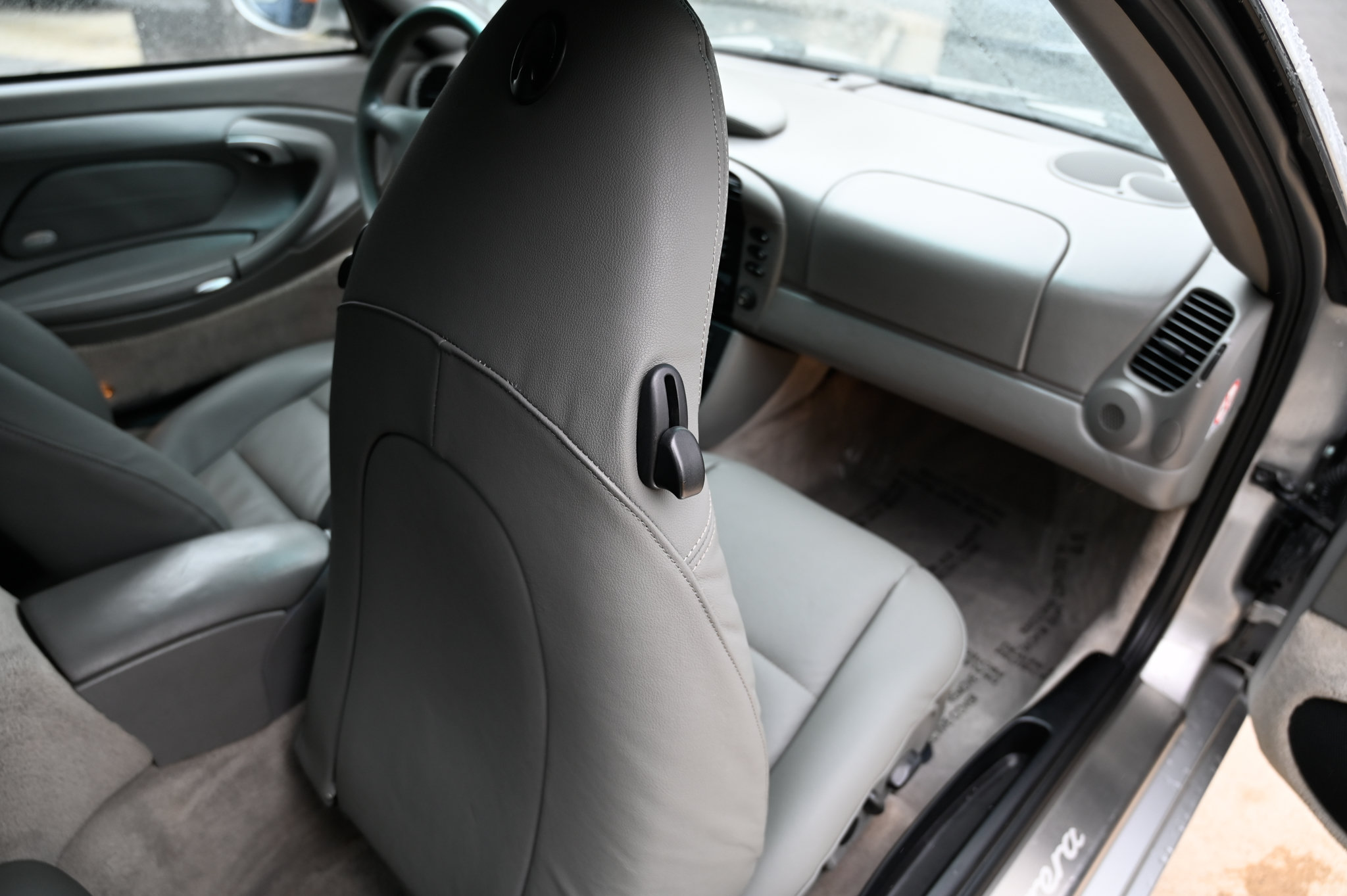 Used 2000 Porsche 911 Carrera RWD image 44