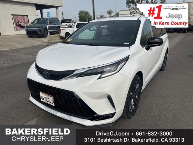Used 2021 Toyota Sienna XSE image 1