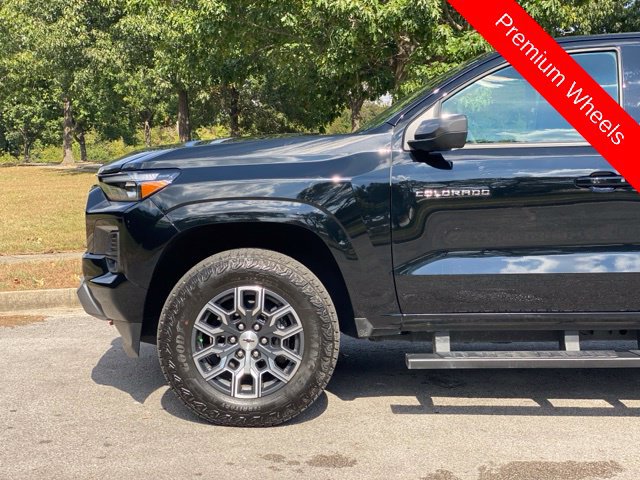 Used 2025 Chevrolet Colorado Z71 AWD/4WD image 10