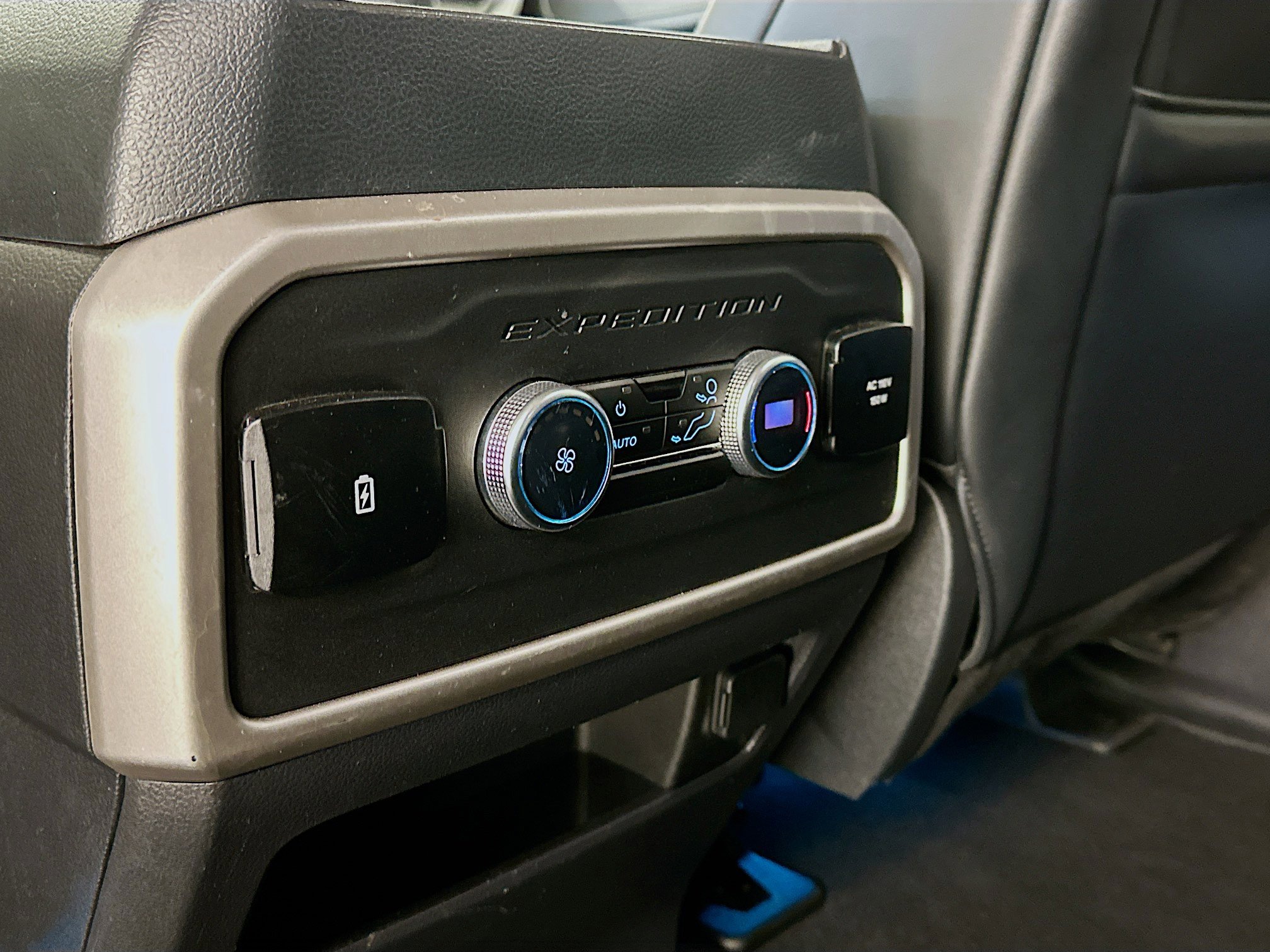 Used 2024 Ford Expedition XLT image 28