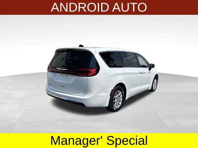 Used 2024 Chrysler Pacifica Touring-L FWD image 7