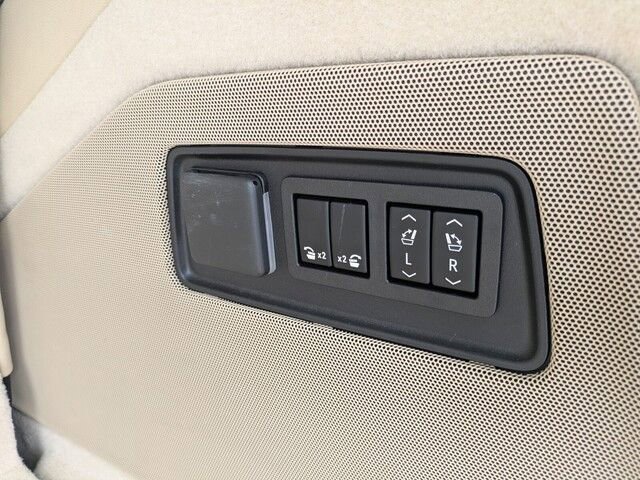 Used 2021 Cadillac Escalade Premium Luxury image 19