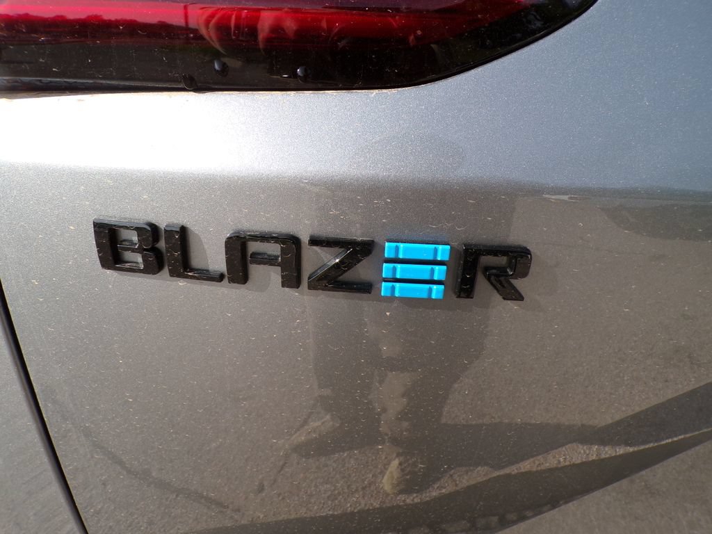 New 2026 Chevrolet Blazer EV LT AWD/4WD image 17