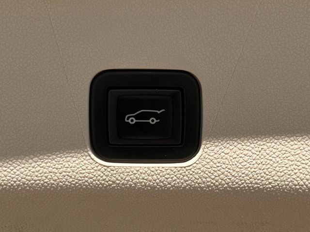 Certified 2022 Cadillac Escalade ESV Premium Luxury Platinum w/ Heavy-Duty Trailer Package image 33