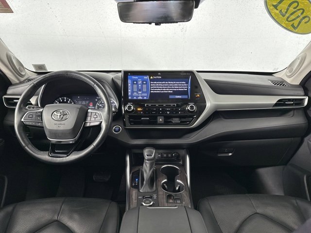 Used 2021 Toyota Highlander Platinum image 11