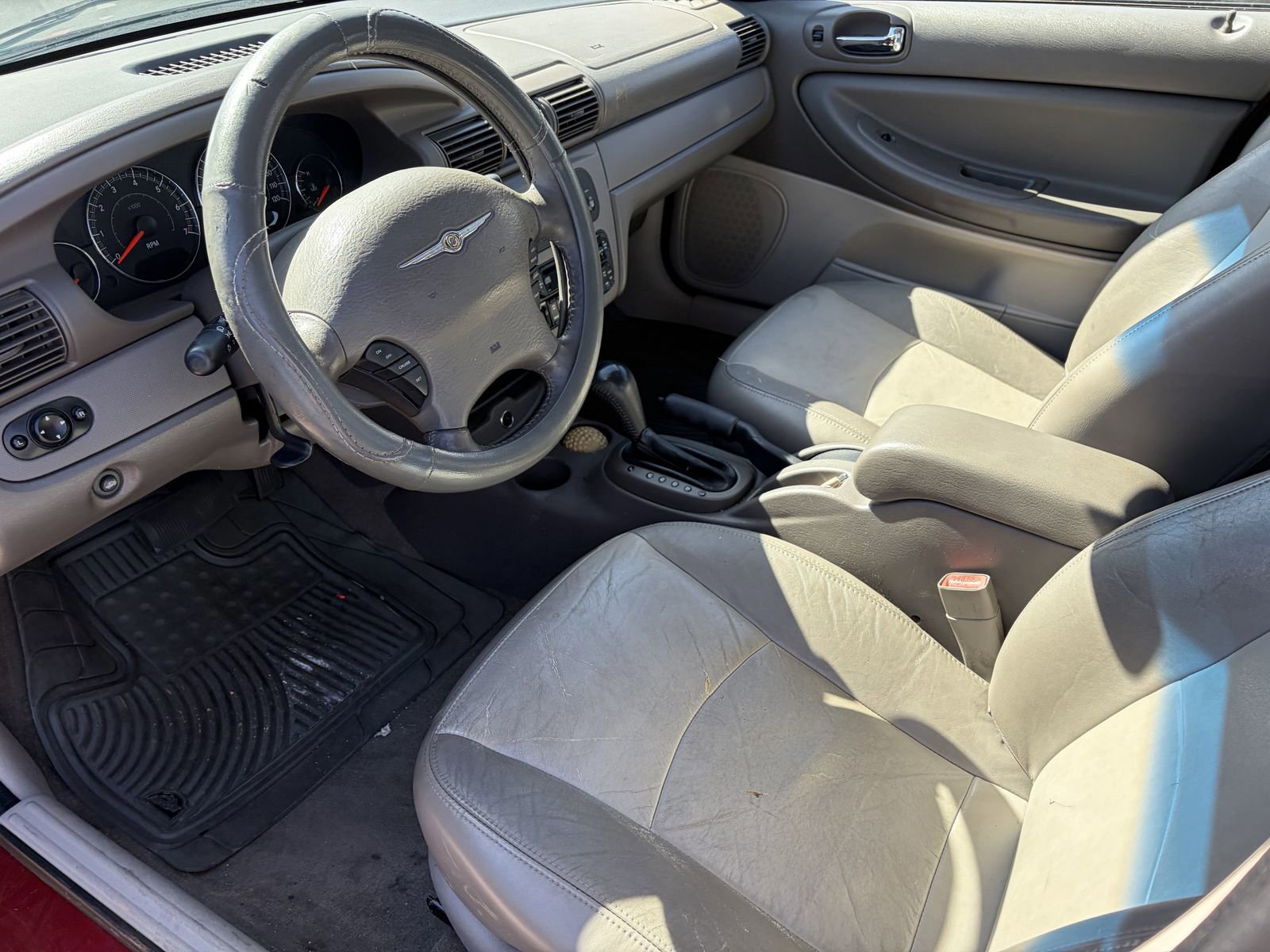 Used 2005 Chrysler Sebring Sedan FWD image 8
