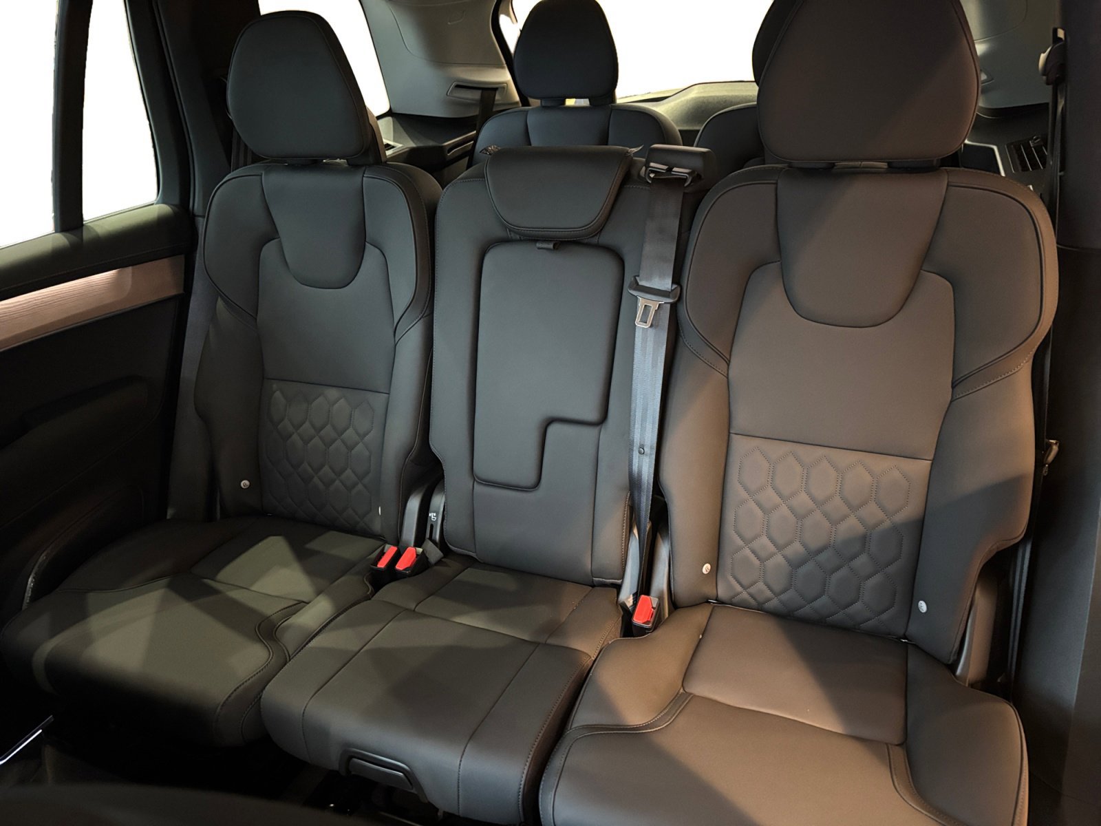 New 2026 Volvo XC90 T8 Plus w/ Protection Package AWD/4WD image 39
