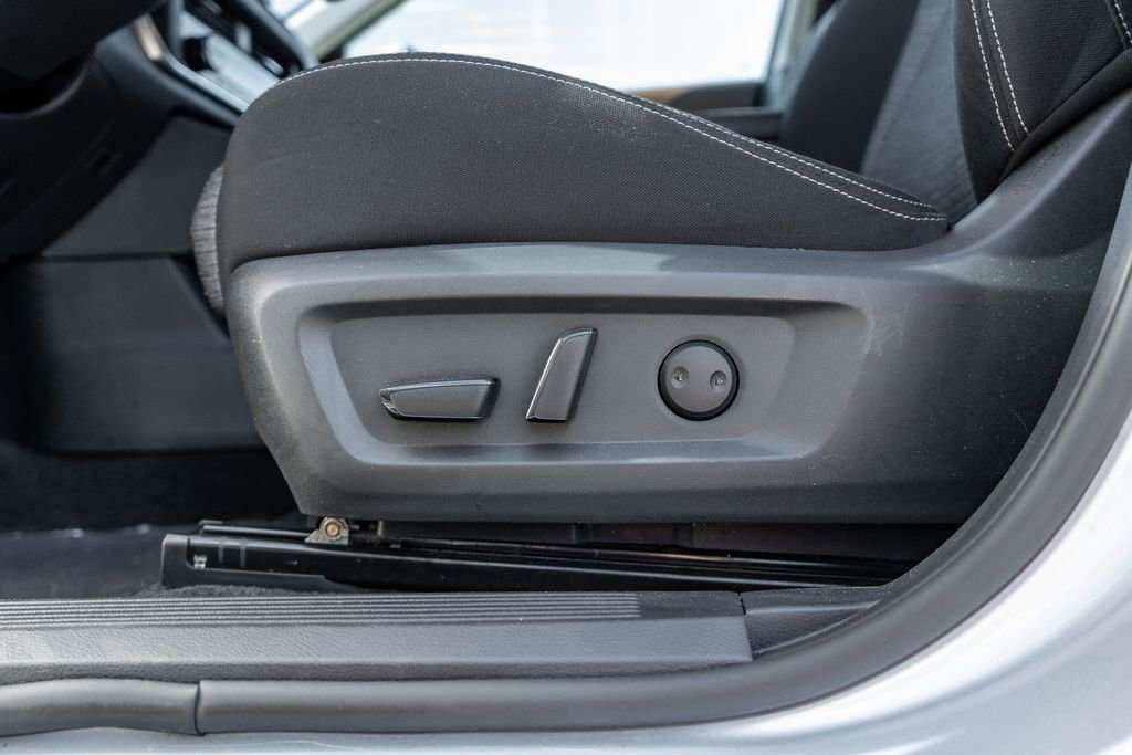 Used 2023 Nissan Rogue SV AWD/4WD image 19