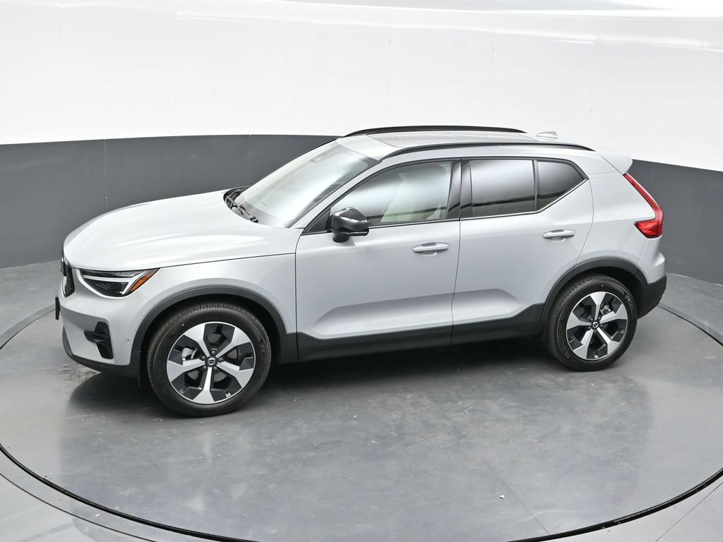 New 2026 Volvo XC40 B5 Plus w/ Protection Package Premier AWD/4WD image 32
