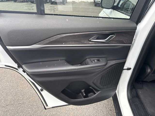 Used 2023 Jeep Grand Cherokee Limited w/ Black Appearance Package image 19
