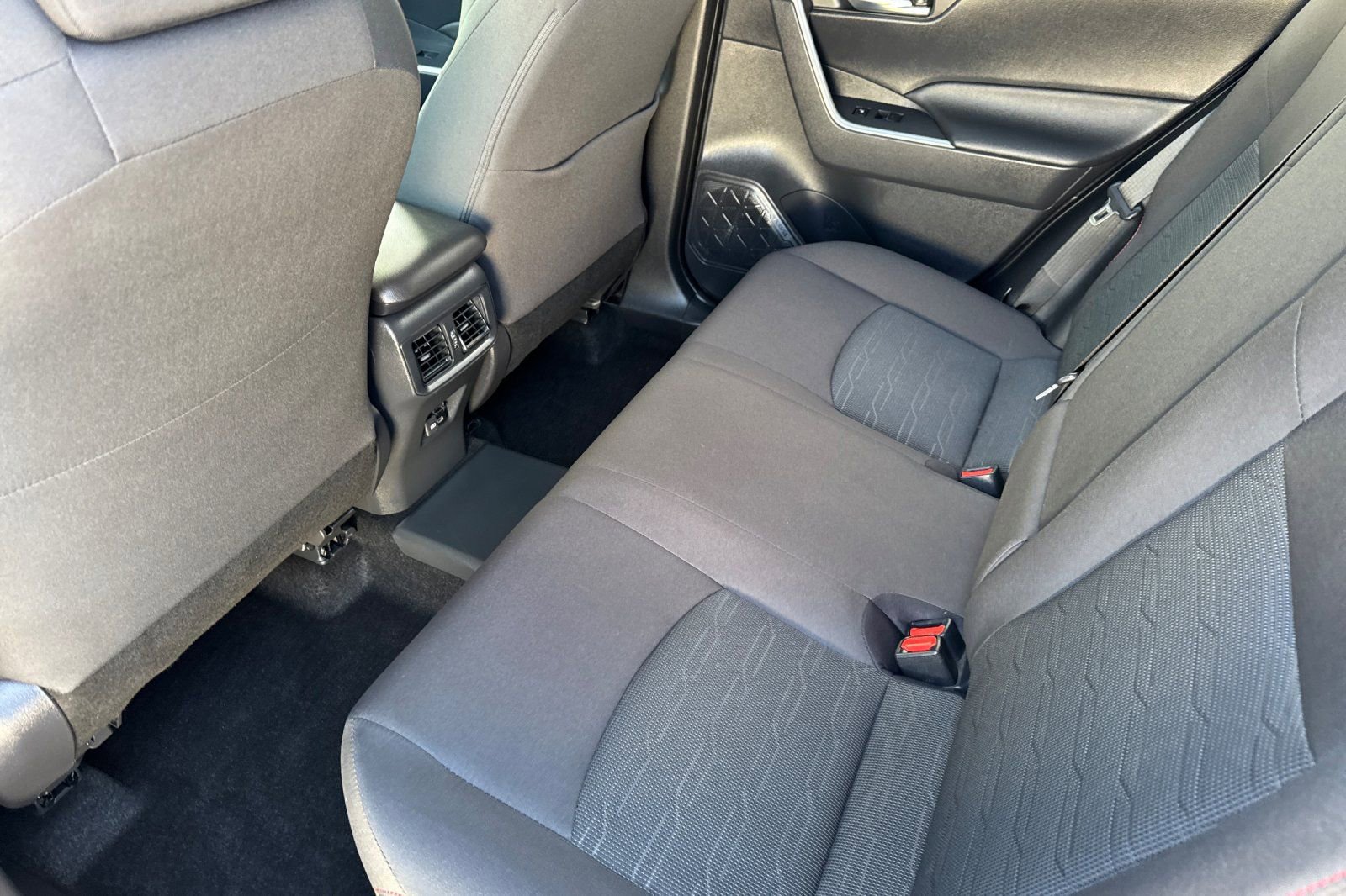 Used 2024 Toyota RAV4 SE w/ Weather & Moonroof Package image 12