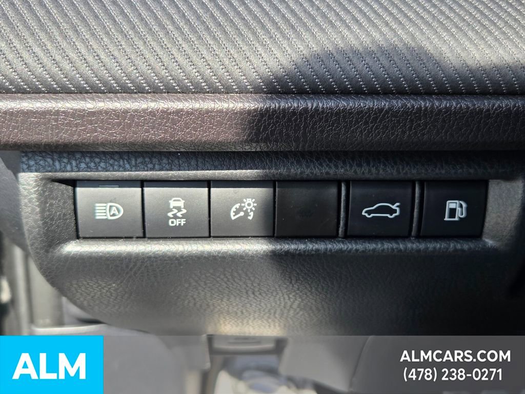 Used 2025 Toyota Camry SE image 27