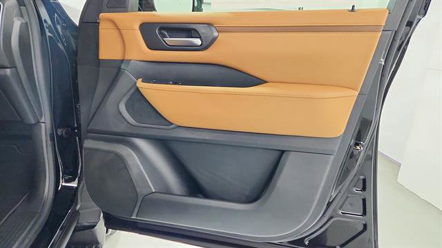 New 2026 Nissan Armada SL w/ Captain's Chari Seat Package image 27