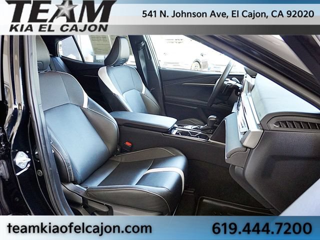 Used 2025 Toyota Camry SE w/ Convenience Package FWD image 13