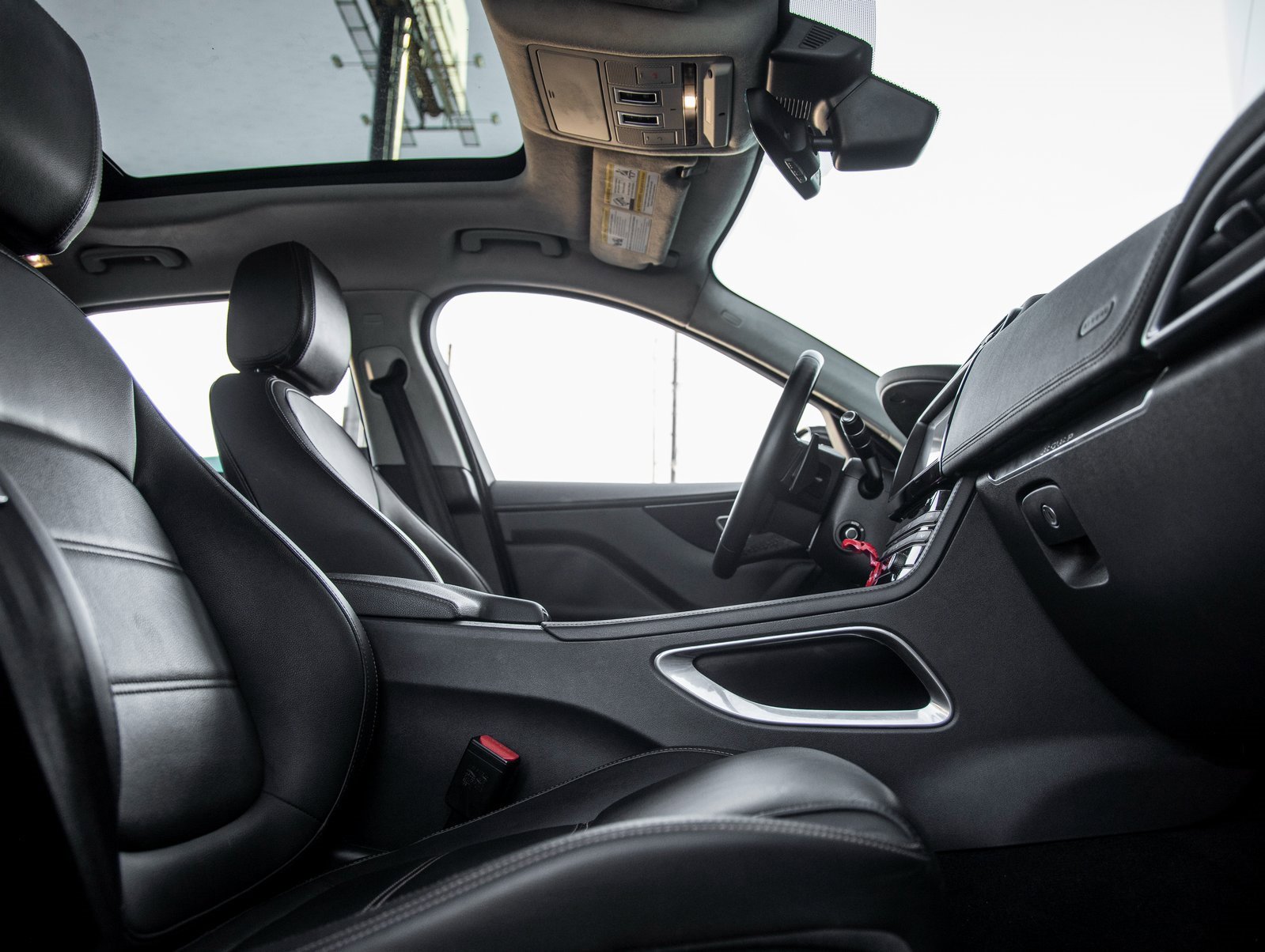 Used 2019 Jaguar F-PACE Prestige image 38