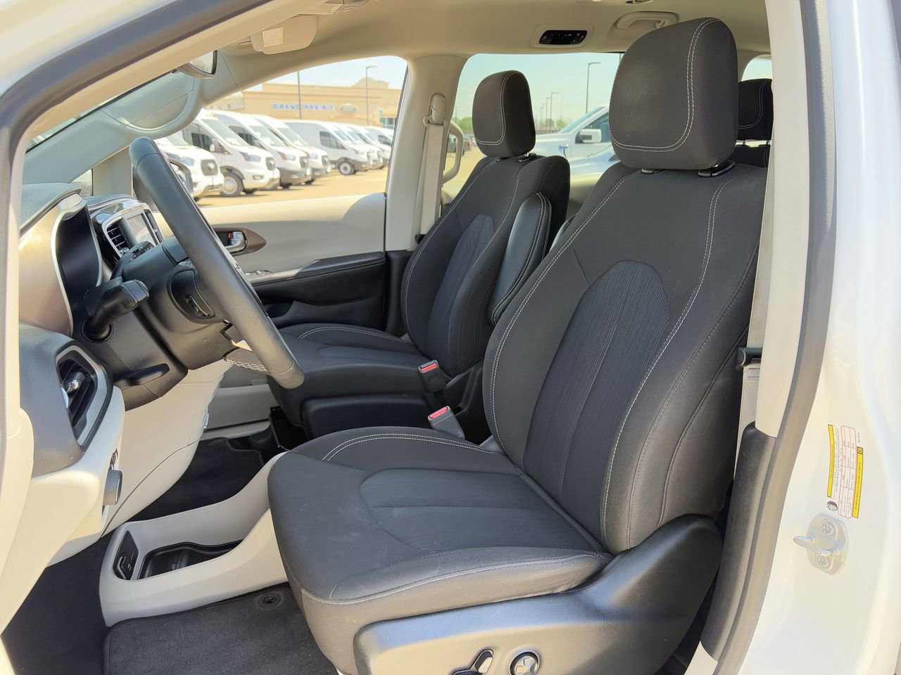 Used 2024 Chrysler Voyager LX image 25