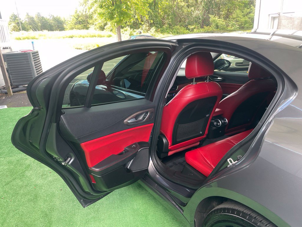 Used 2020 Alfa Romeo Giulia Ti w/ Active Blind Spot Package AWD/4WD image 39