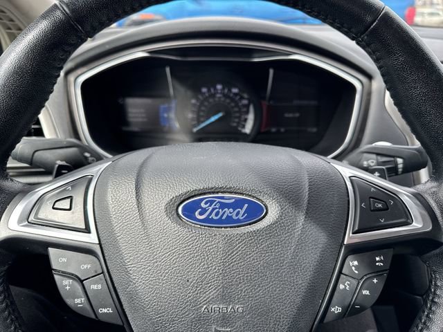 Used 2017 Ford Fusion SE w/ Equipment Group 201A image 11