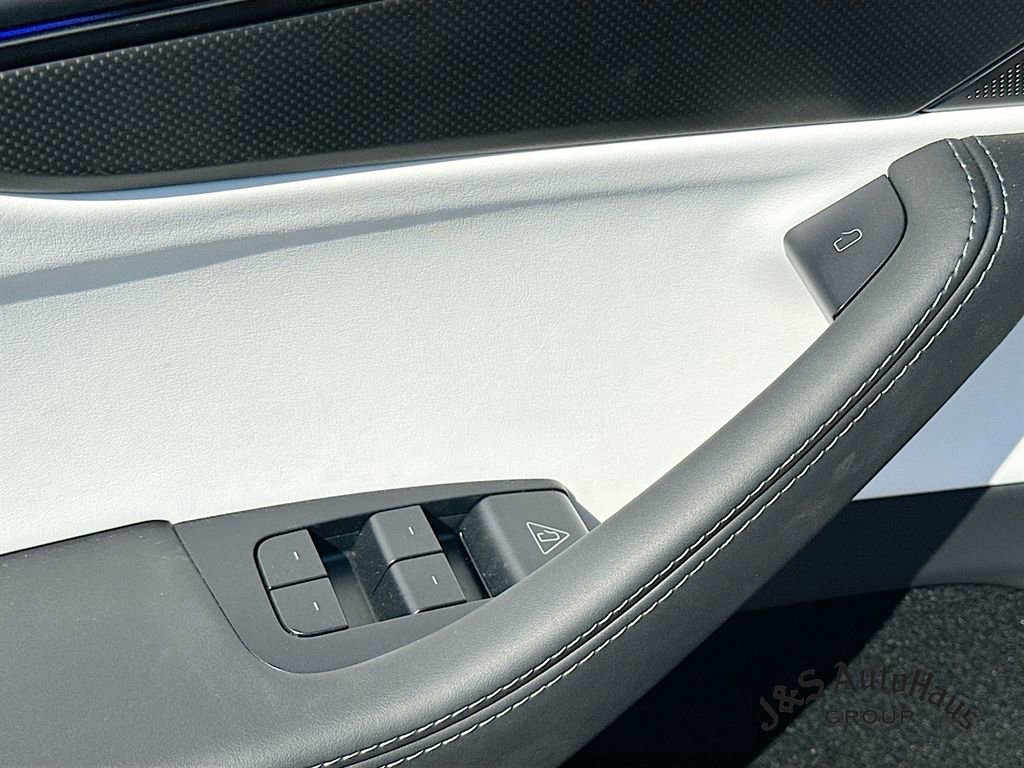 Used 2026 Tesla Model Y Performance image 24