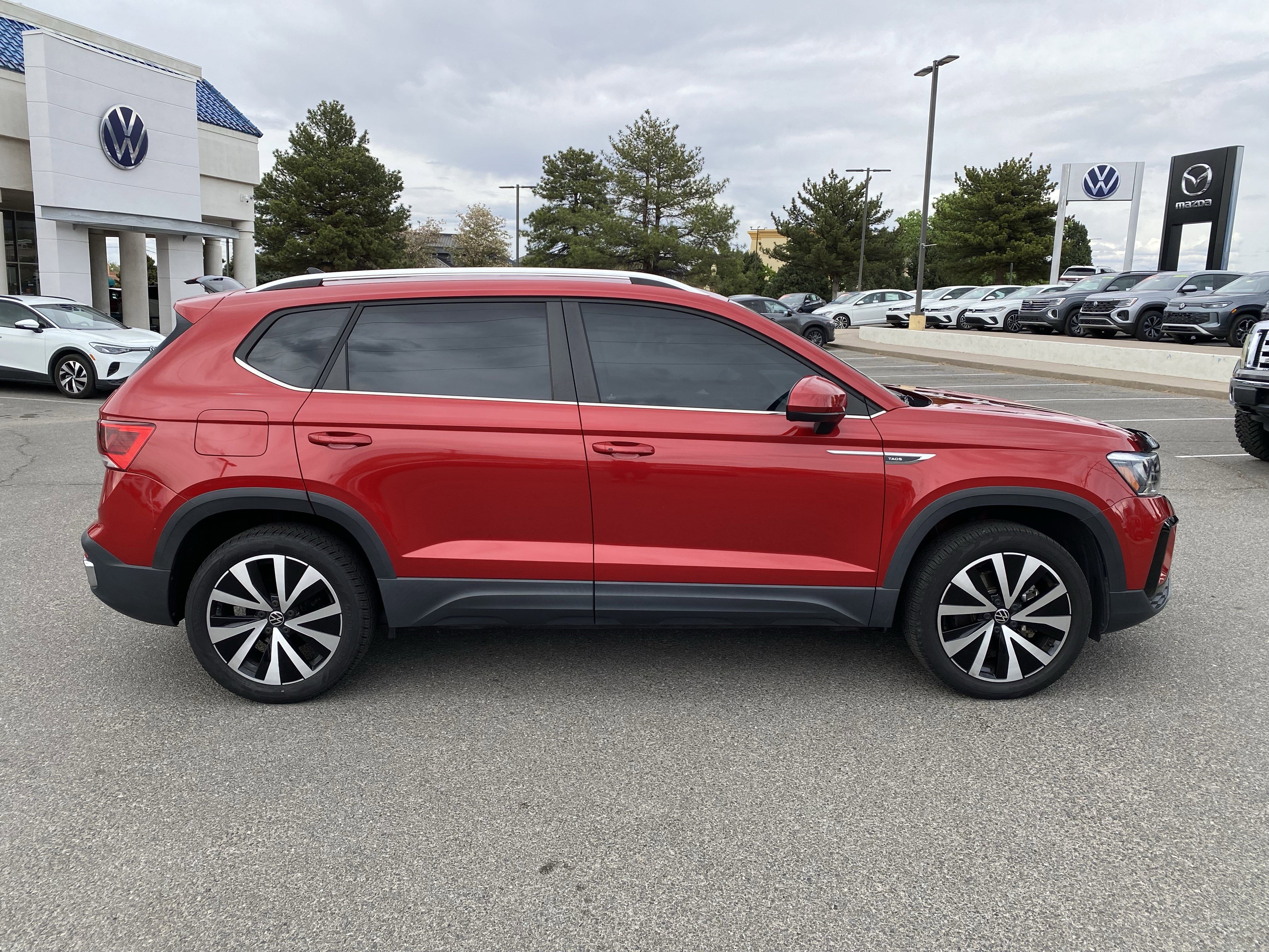 Used 2023 Volkswagen Taos SE w/ Panoramic Sunroof Package image 42