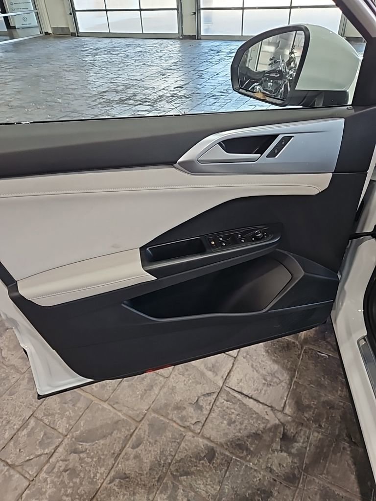 New 2026 Volkswagen Taos SE image 25