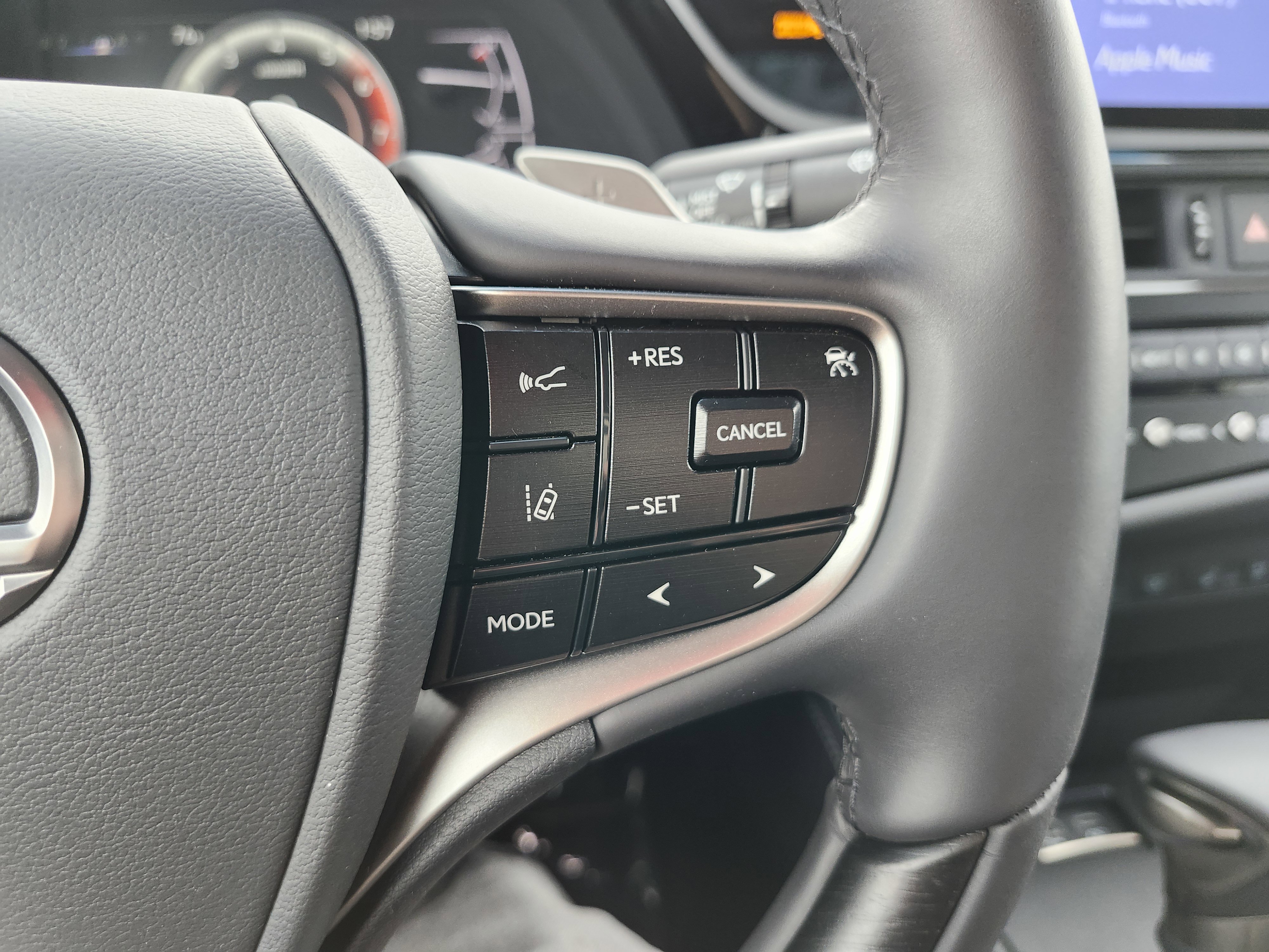 Used 2025 Lexus ES 300h Ultra Luxury w/ Accessory Package (Z2) image 40