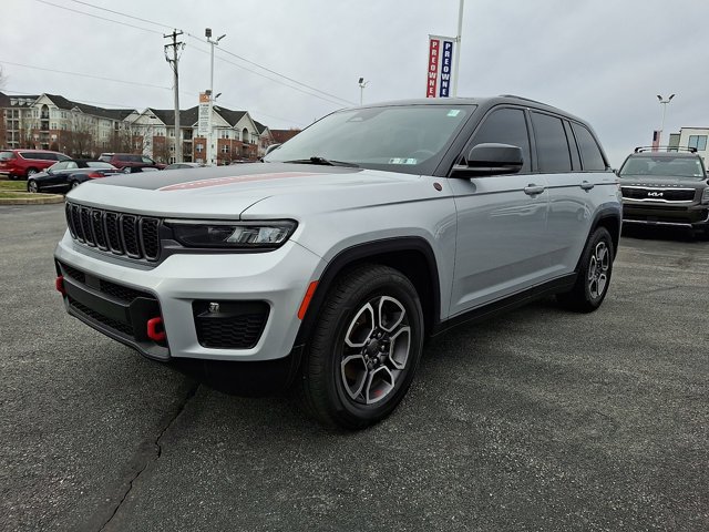 Used 2022 Jeep Grand Cherokee Trailhawk AWD/4WD image 3