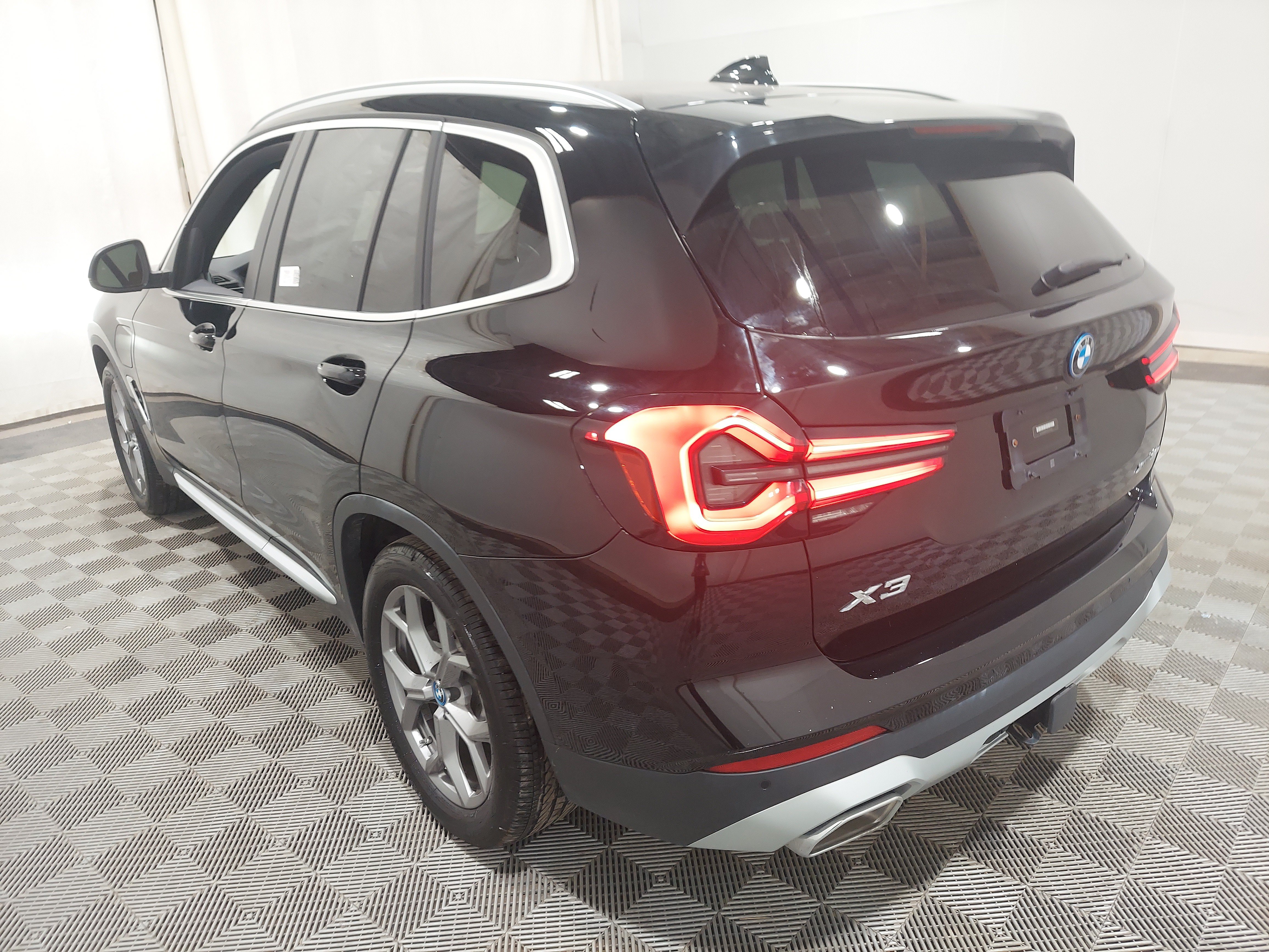 Used 2023 BMW X3 xDrive30e AWD/4WD image 2