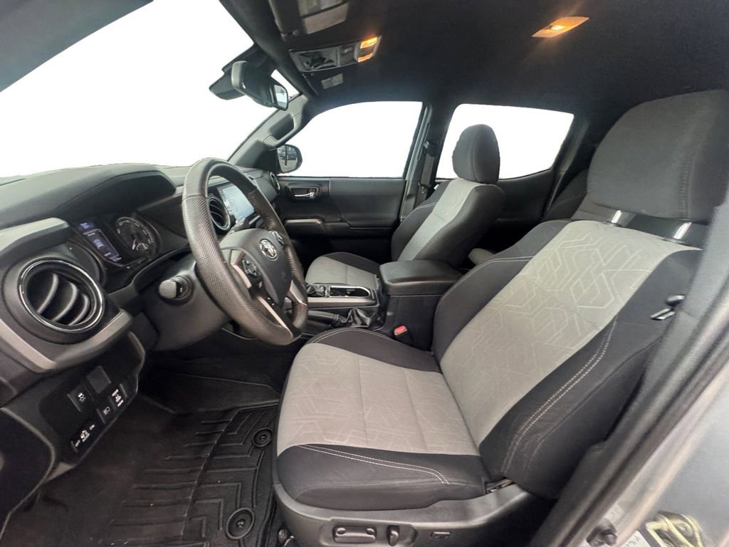 Used 2020 Toyota Tacoma TRD Off-Road image 10