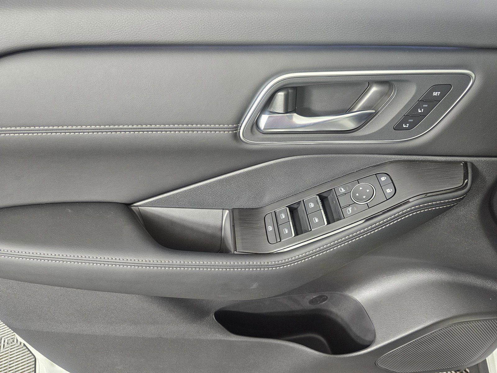 New 2026 Nissan Rogue Platinum image 35