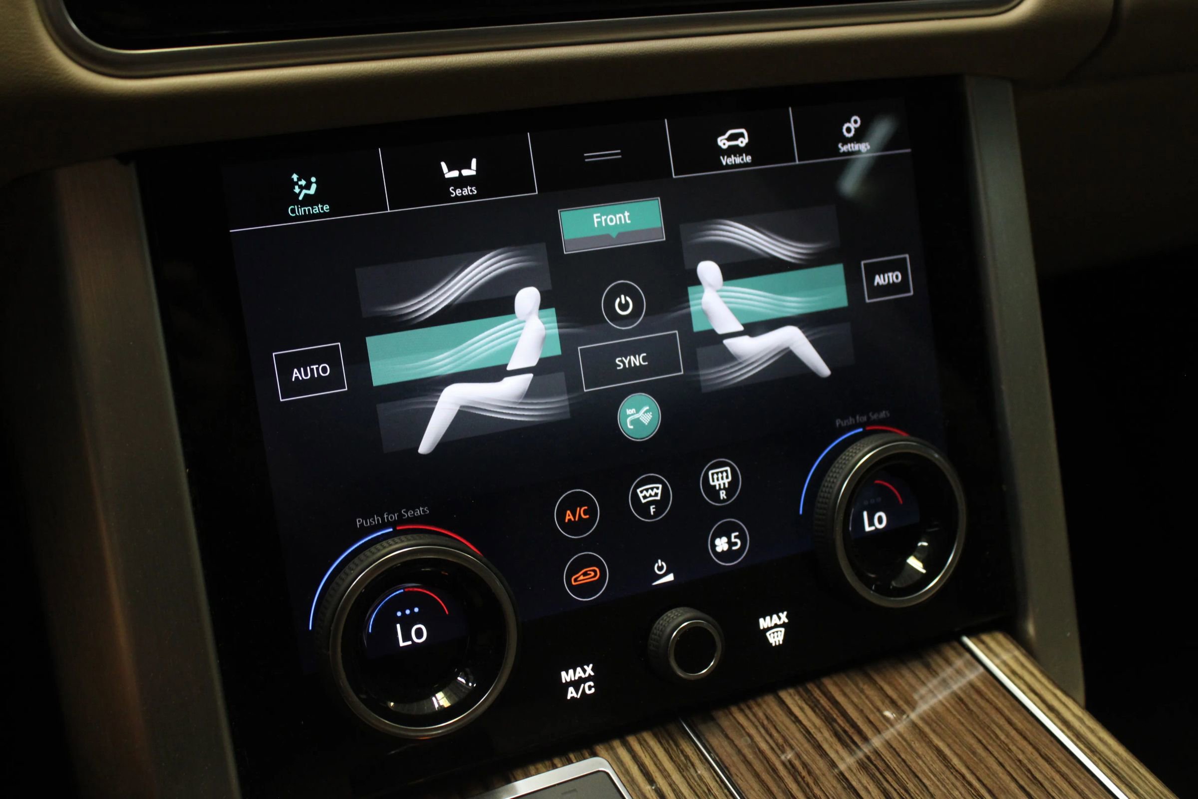 Used 2019 Land Rover Range Rover HSE image 21