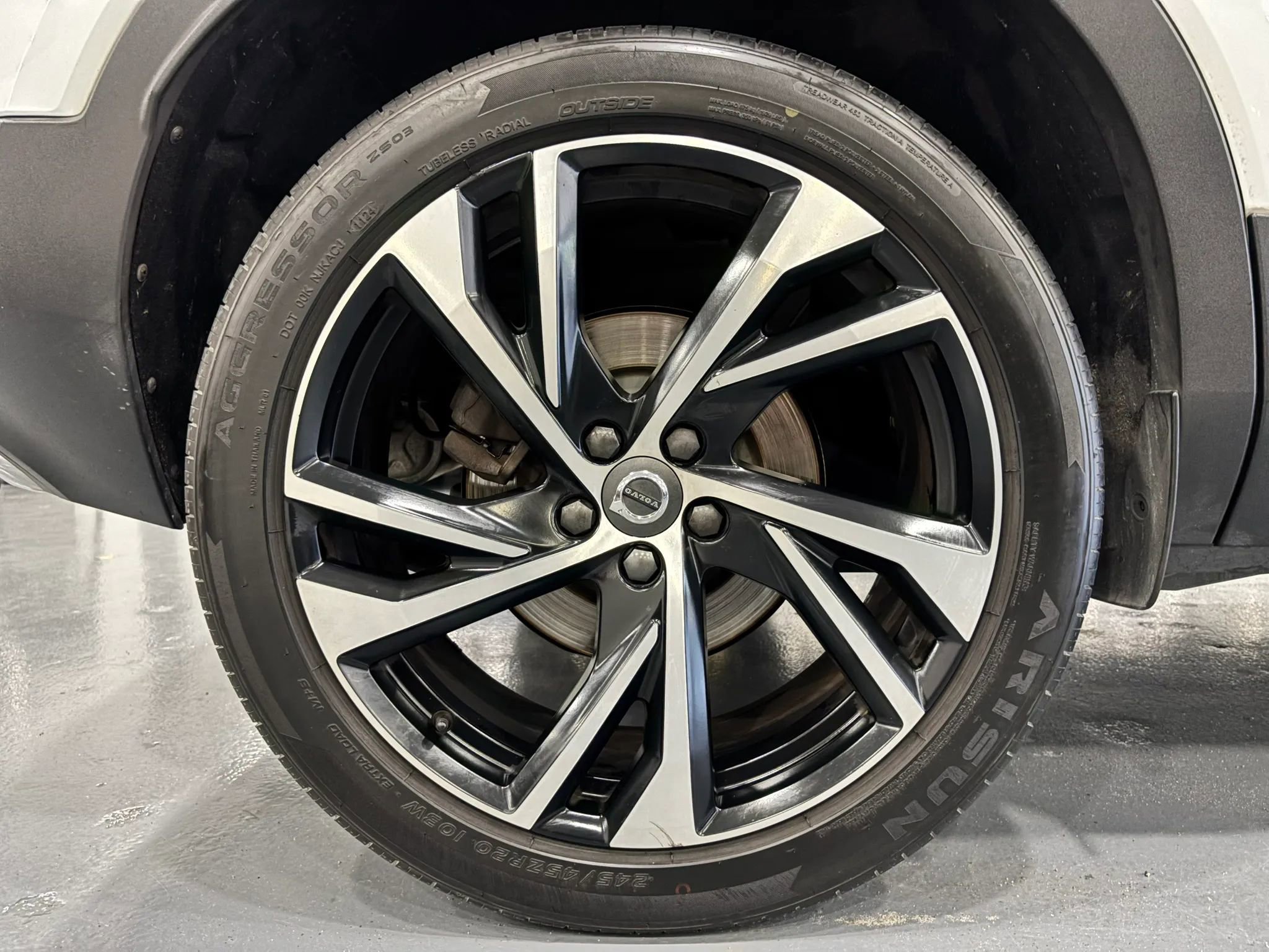 Used 2020 Volvo XC40 T4 R-Design FWD image 48