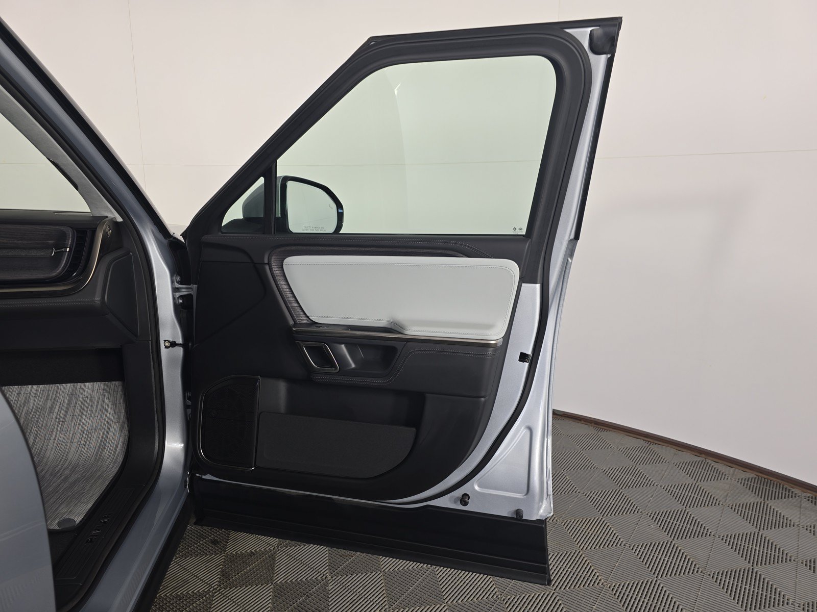 Used 2023 Rivian R1T Adventure AWD/4WD image 18