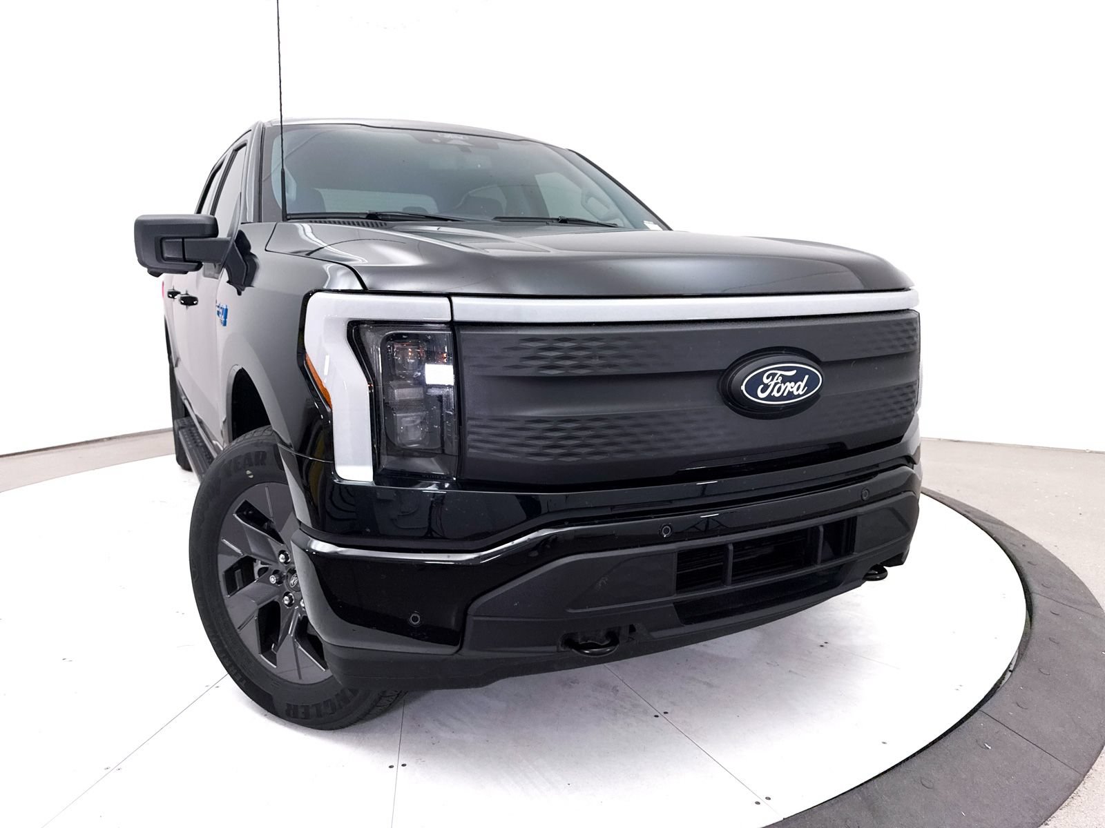 Used 2024 Ford F150 Lightning Flash AWD/4WD image 7