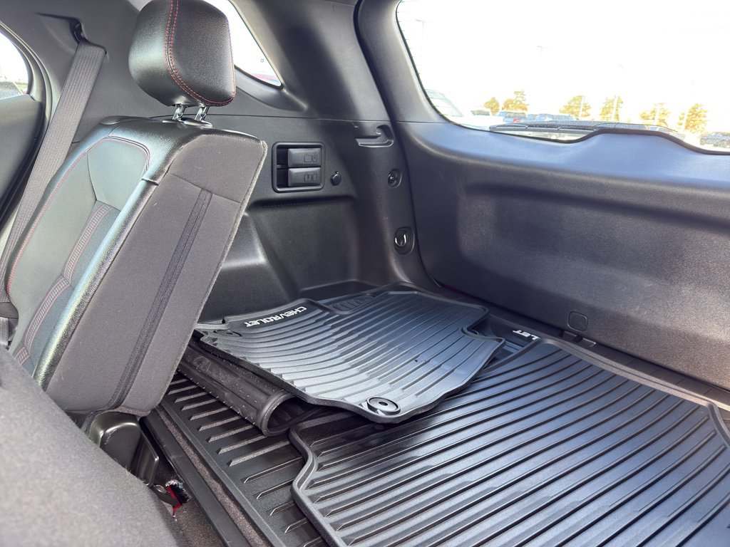 Used 2023 Chevrolet Equinox RS image 34