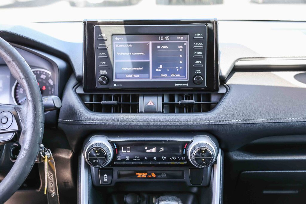Certified 2021 Toyota RAV4 LE AWD/4WD image 3
