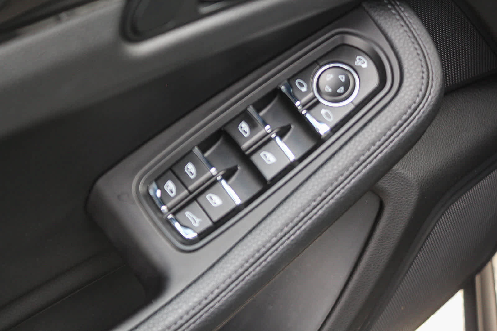 Used 2023 Porsche Macan AWD/4WD image 20