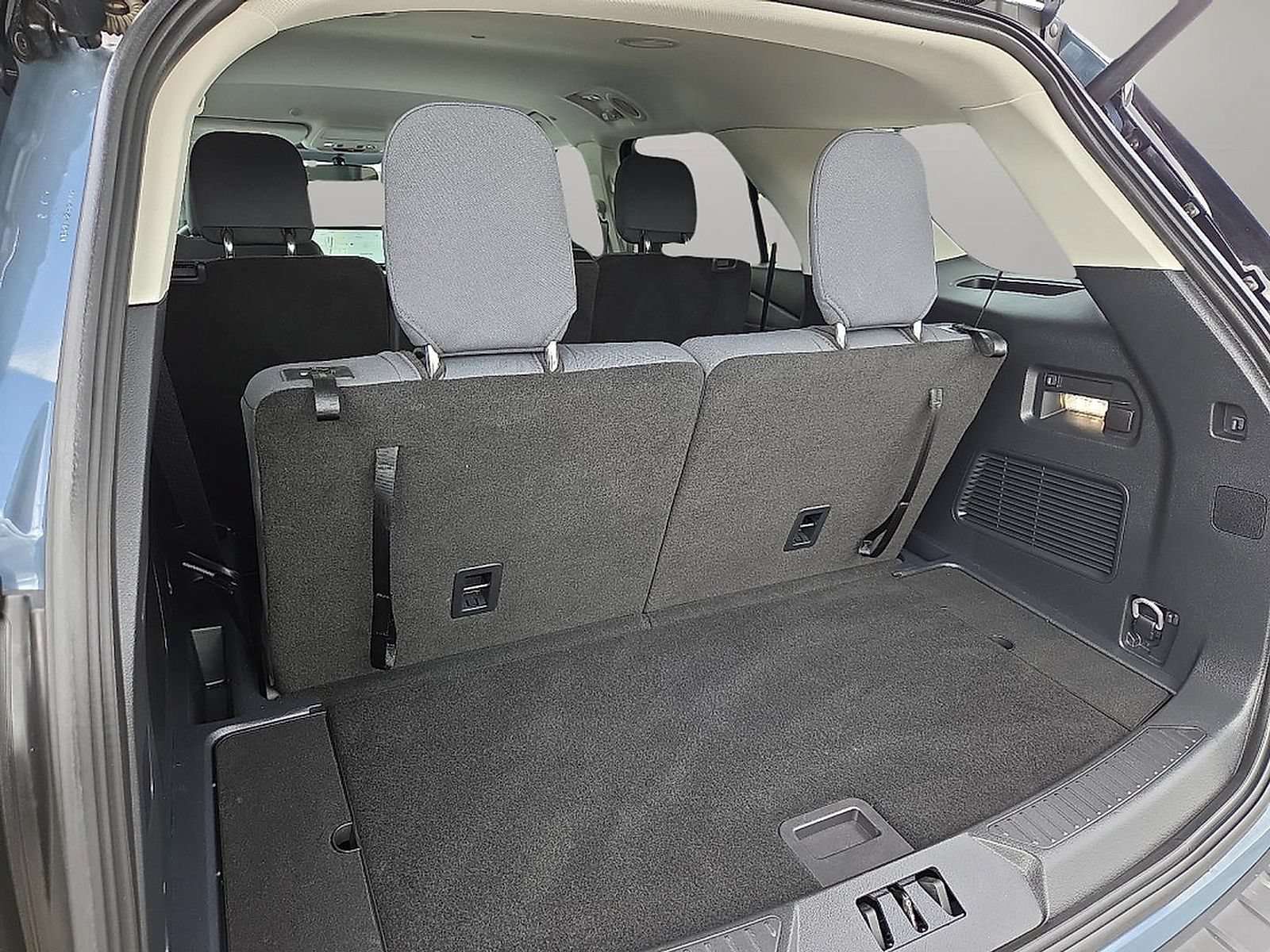 Used 2025 Ford Explorer Active AWD/4WD image 18
