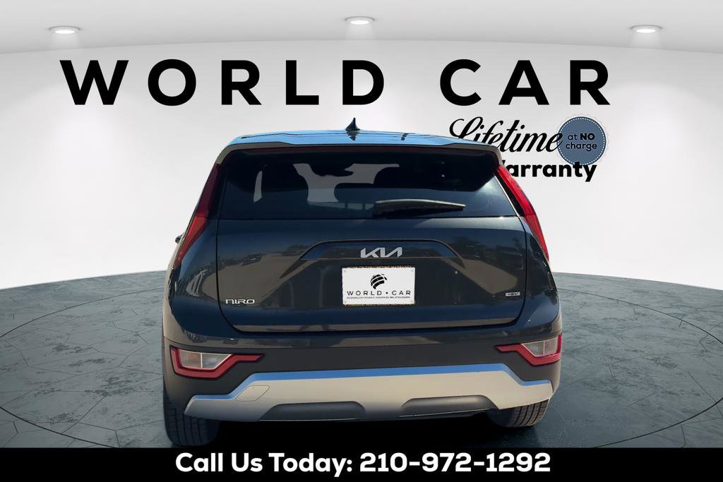 Used 2023 Kia Niro LX FWD image 4