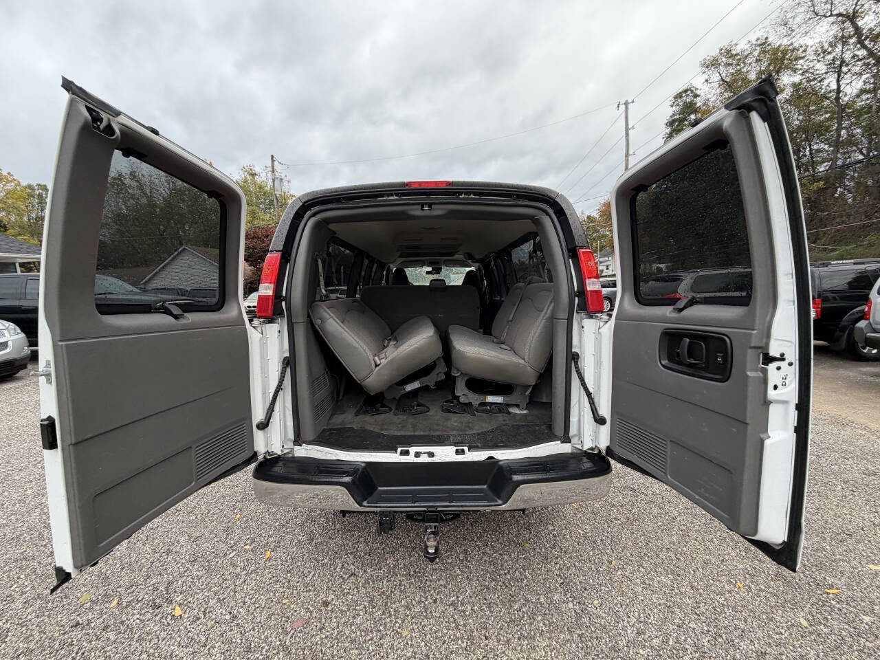 Used 2019 Chevrolet Express 3500 LT w/ LT Preferred Equipment Group image 12