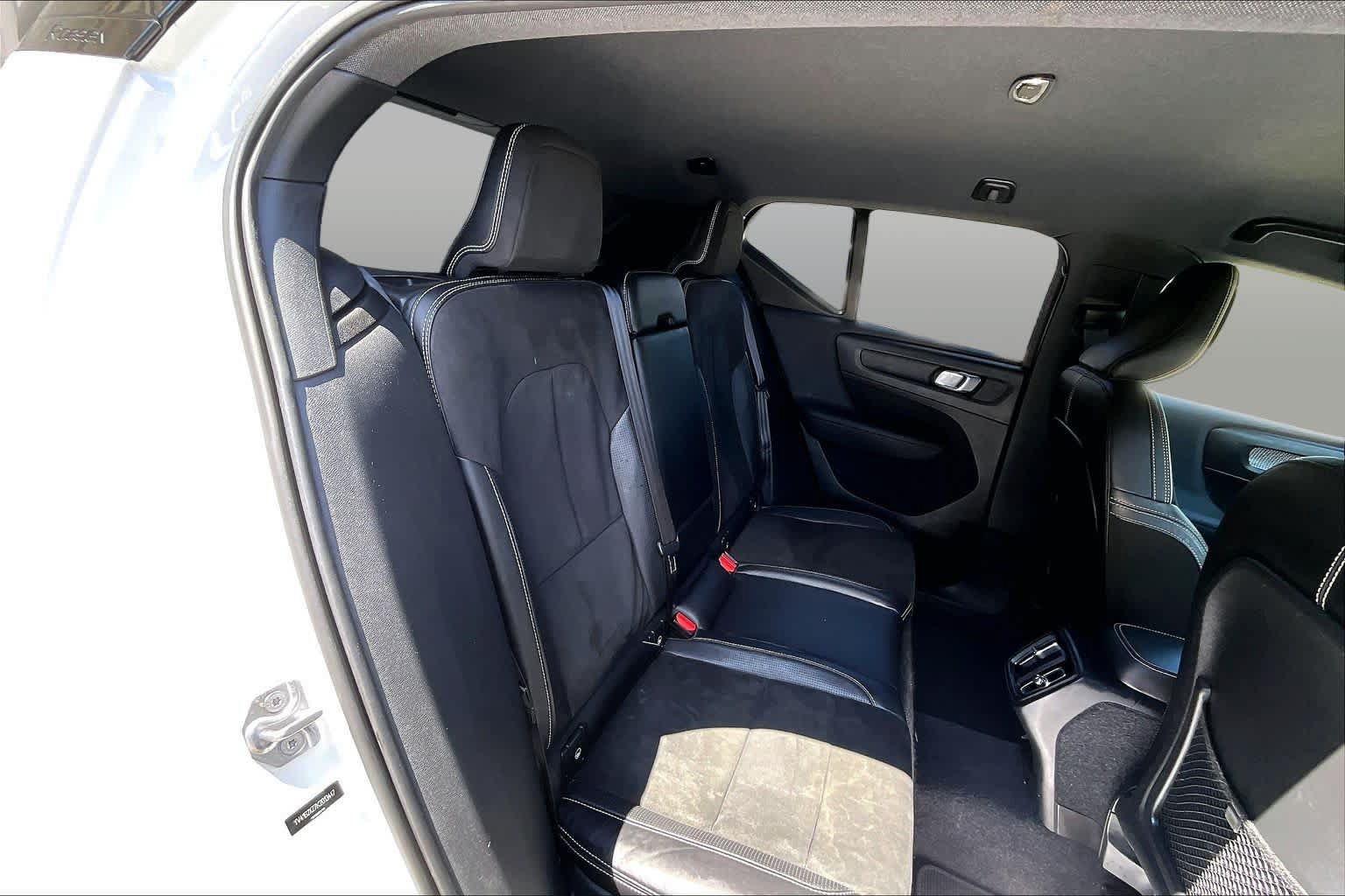 Used 2019 Volvo XC40 AWD T5 image 19