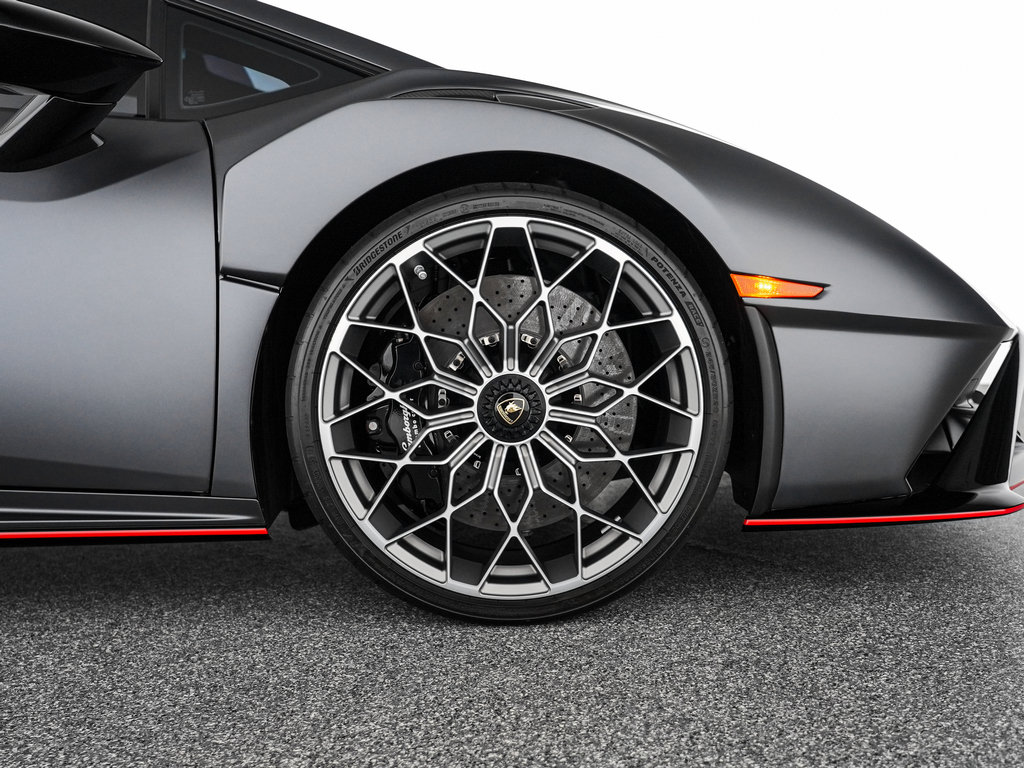 Used 2023 Lamborghini Huracan STO RWD image 35