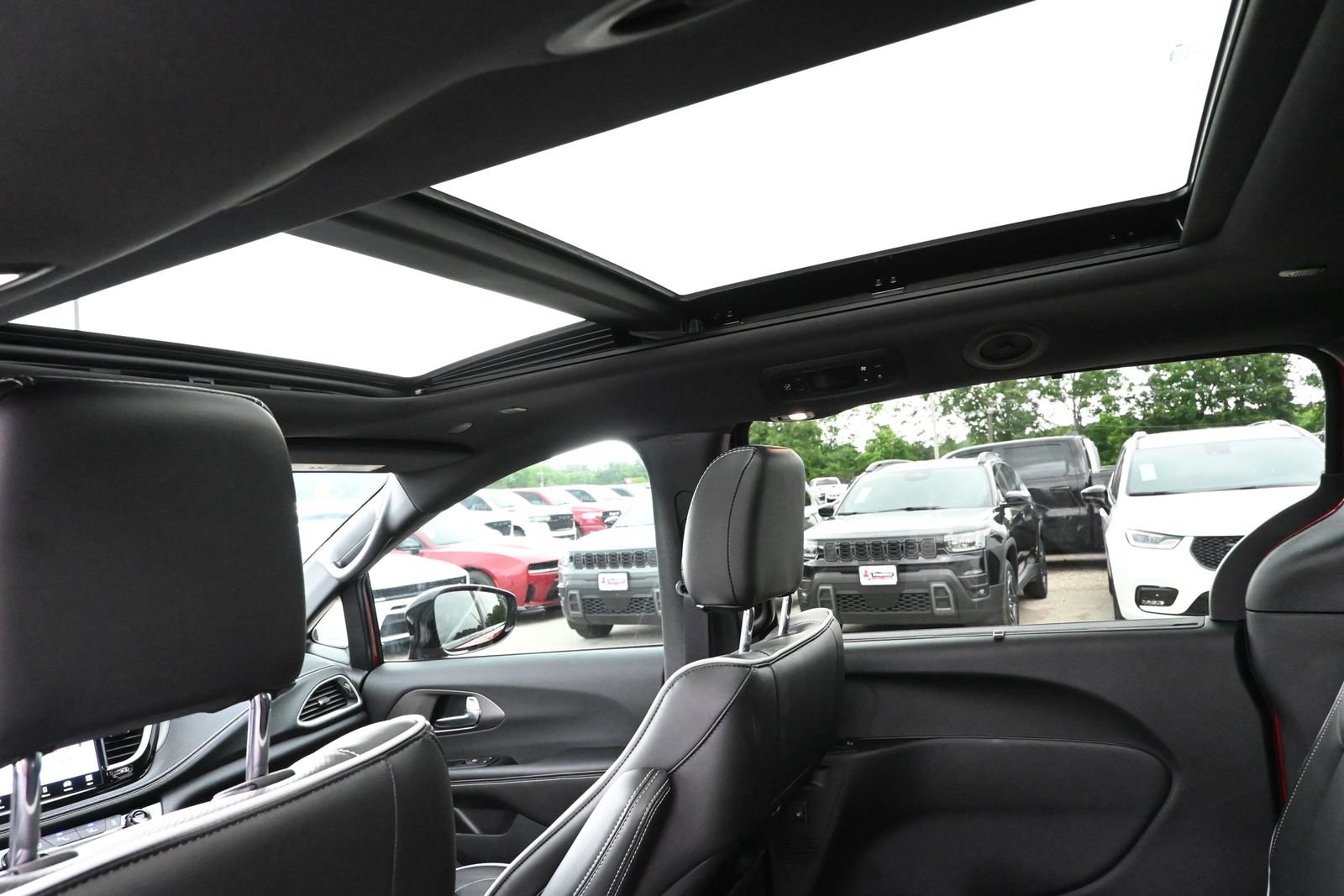 New 2027 Chrysler Pacifica Limited AWD/4WD image 28