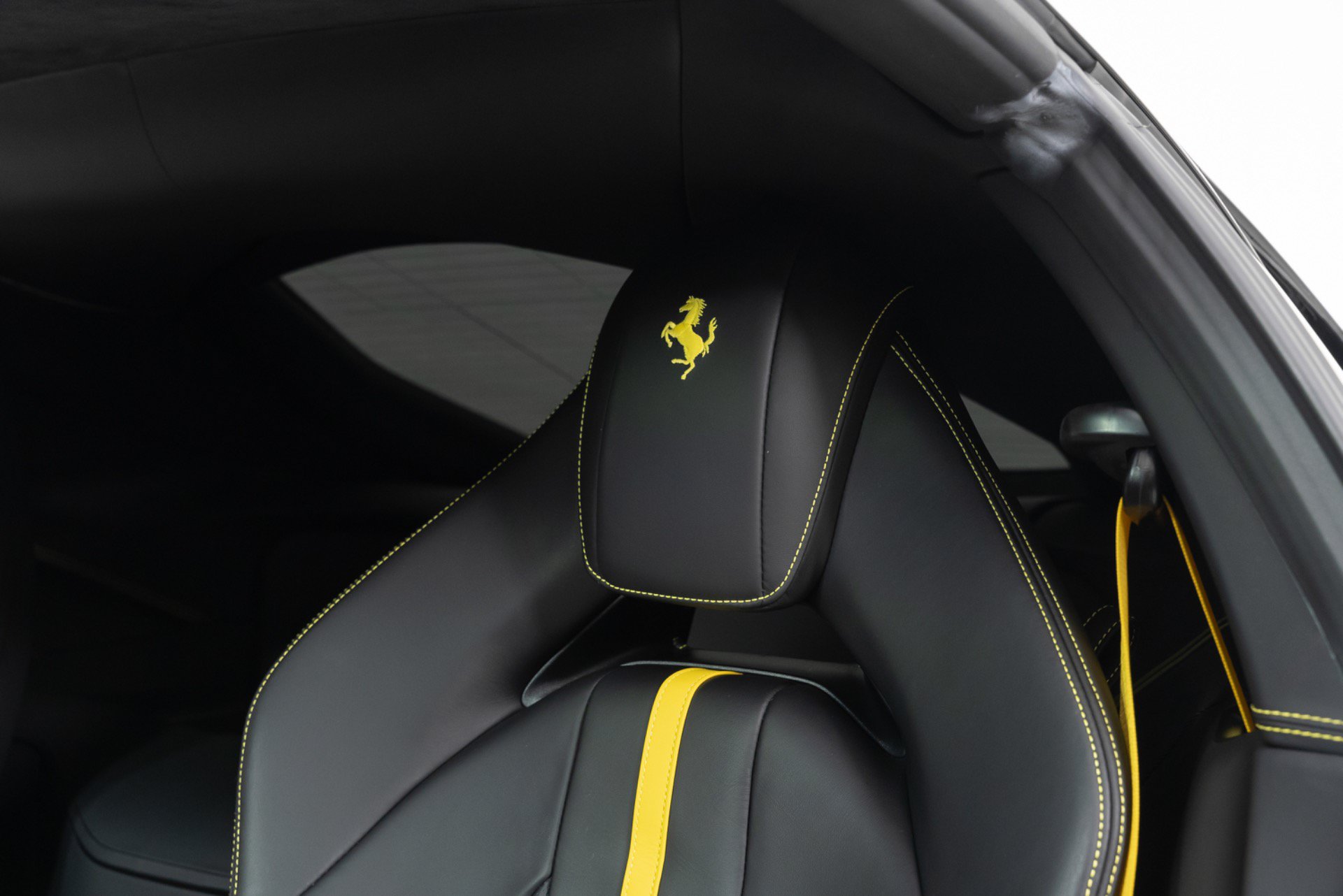 Used 2019 Ferrari 812 Superfast RWD image 15