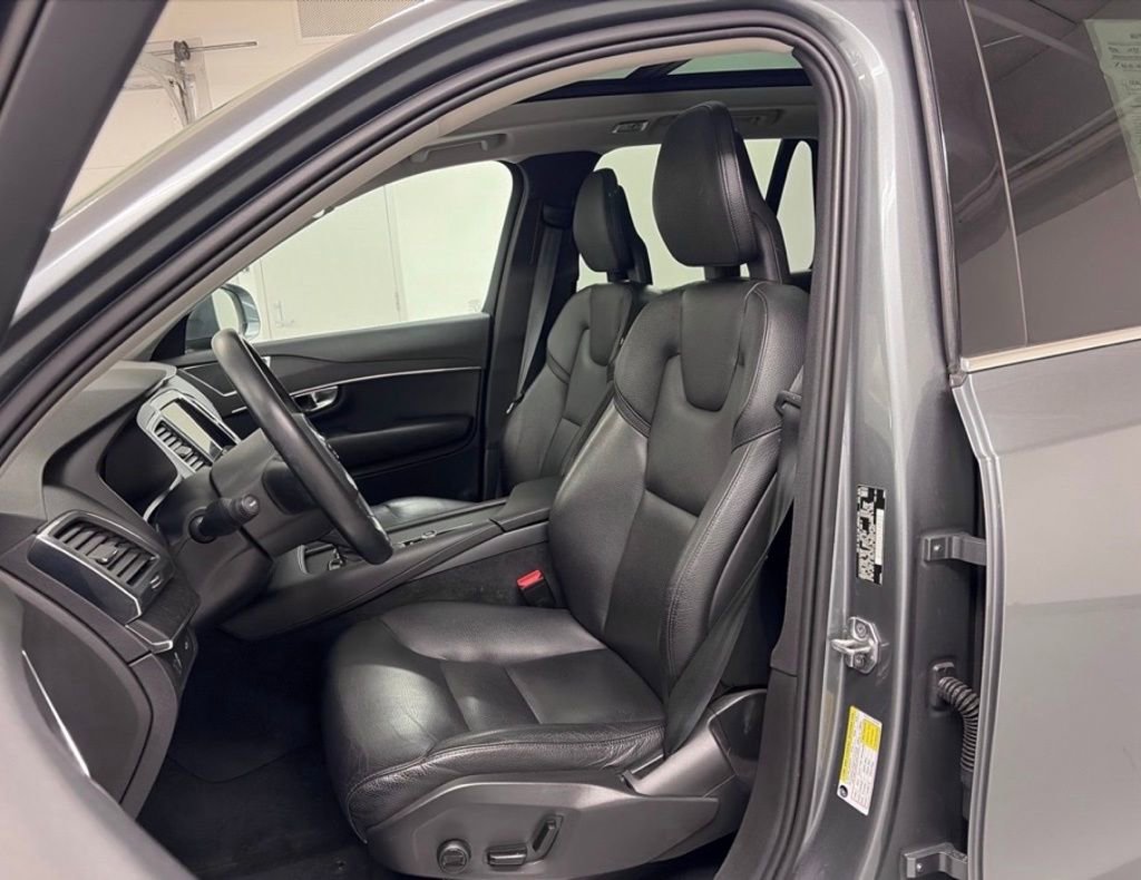 Used 2020 Volvo XC90 T6 Momentum w/ Protection Package AWD/4WD image 14