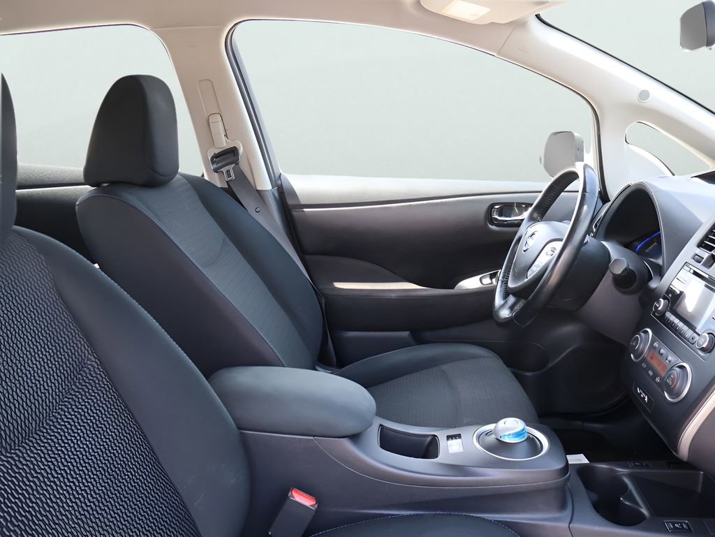 Used 2015 Nissan Leaf S FWD image 10